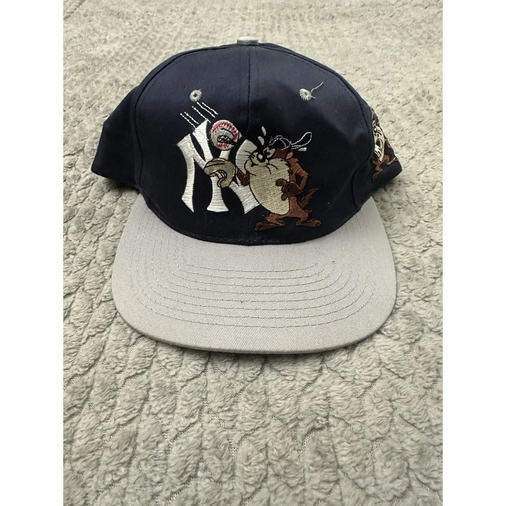 Vintage New York Yankees Hat Cap Snap Back Mens MLB Baseball Taz 90s